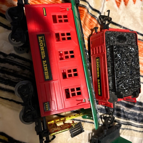 Lionel trains 4 random - Picture 2 of 3